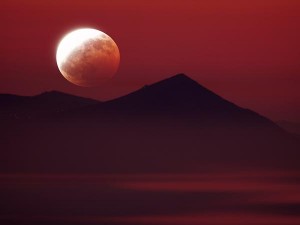 strawberrymoon-partial-l-eclipse